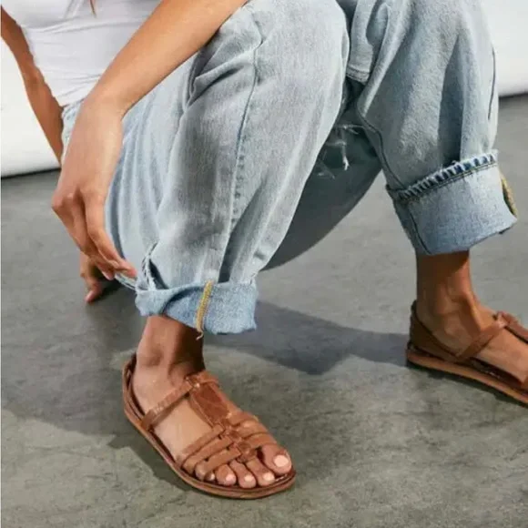 NWOT Minda Brown Women’s Tessa Leather Flat Sandal